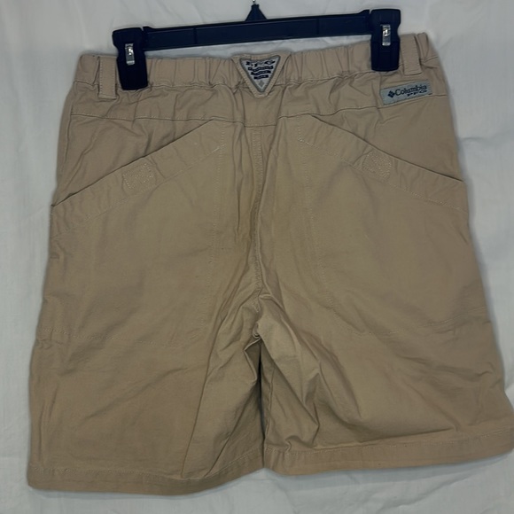 Columbia Boys Half Moon II shorts
Color: Fossil (light khaki) Size L (14/16) - Picture 2 of 6